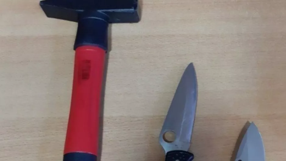 Εικόνα σοκ από τα πολεμοφόδια των οπαδών της Σλόβαν