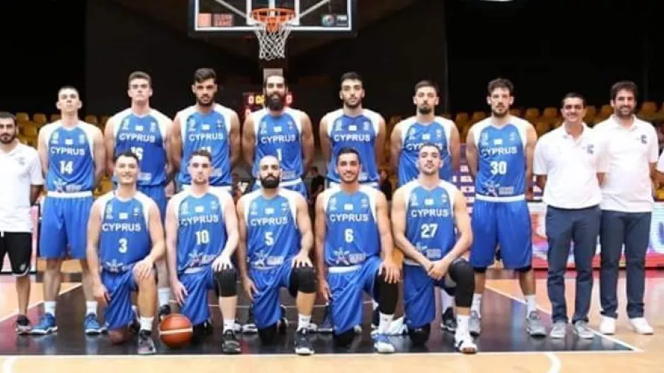 Δίπλα στους διεθνείς