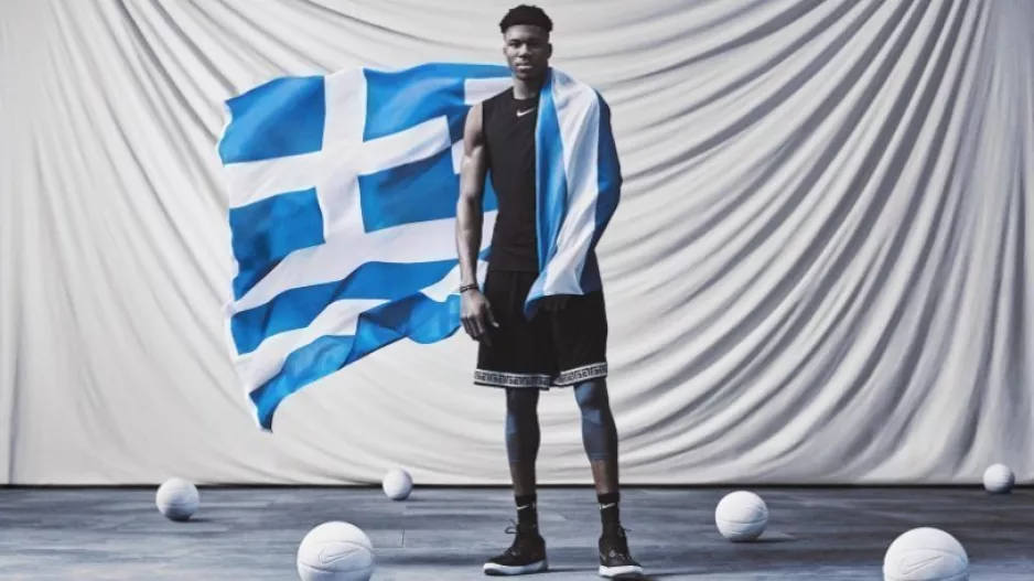 To μπλε «Freak 1» είναι πανέμορφο και ταιριάζει με την φανέλα της Εθνικής (φώτο)