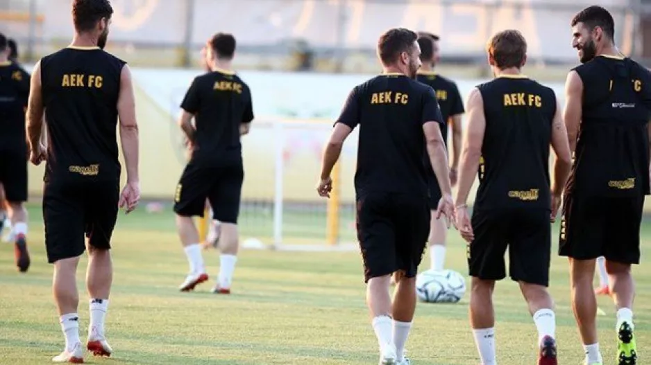 Xωρίς Κλωναρίδη, Τσιγκρίνσκι η προπόνηση της ΑΕΚ που είχε και... μάθημα VAR