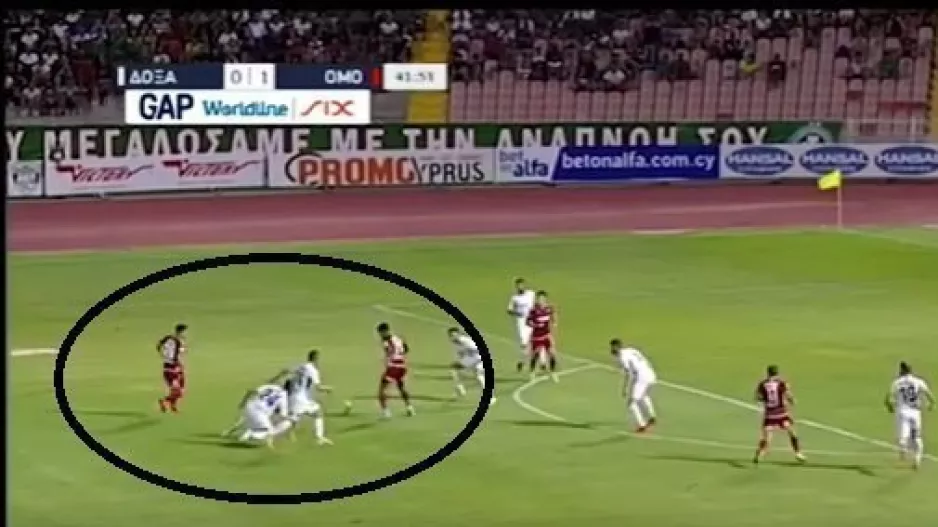 Οι Ομονοιάτες που… έκρυψαν την μπάλα (βίντεο) 