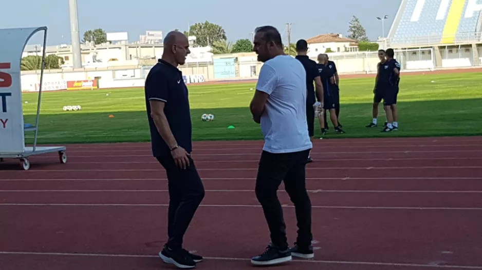 ΑΤΑΚΑ ΤΙΜΟΥΡ σε Κώστα Ηλία/"Εδώ δεν παίζουμε την Τετάρτη" (φώτο)