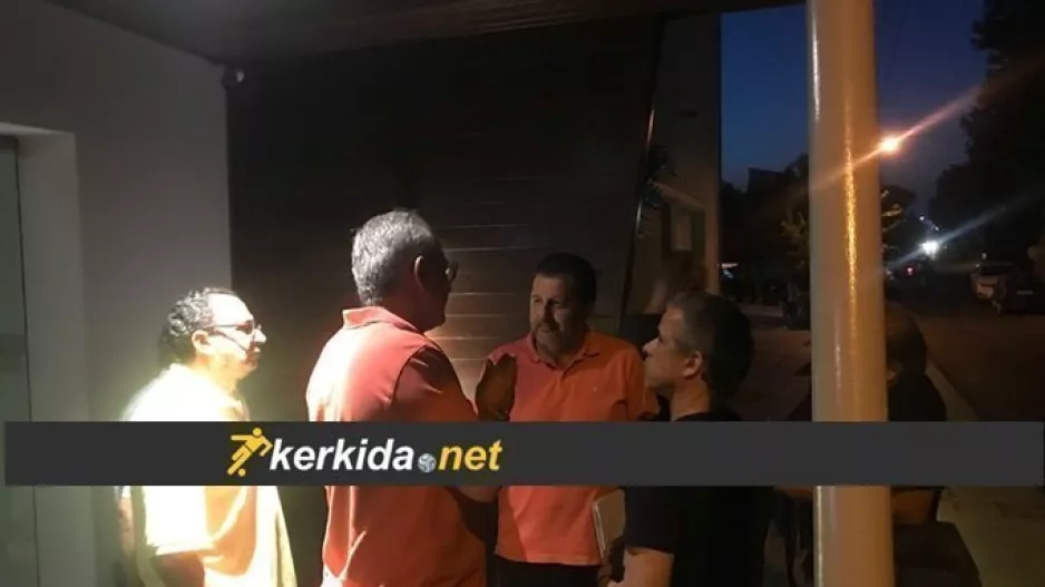 ΚΙΝΗΣΗ ΣΟΦΟ στο τέλος: "ΕΝΑ, ΔΥΟ, ΤΡΙΑ ΑΕΛ!!!"