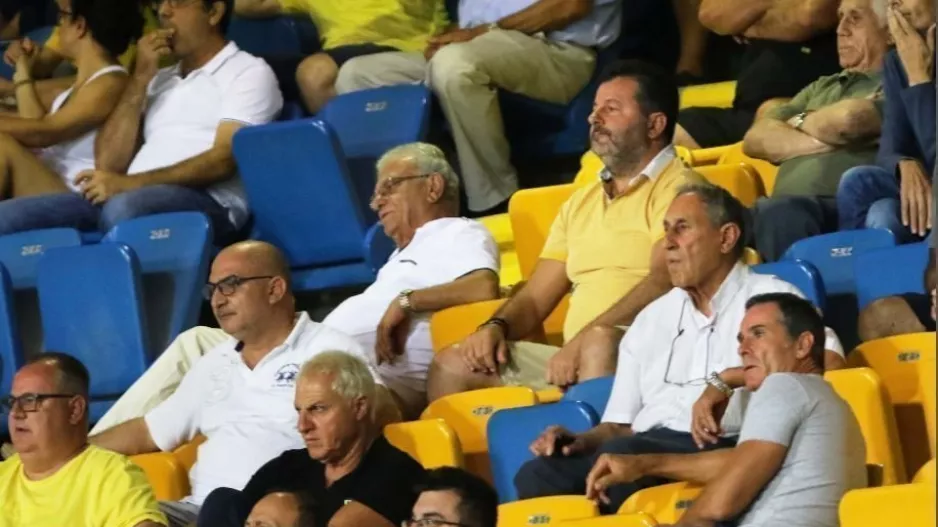 ΜΟΝΟ μία εισήγηση...