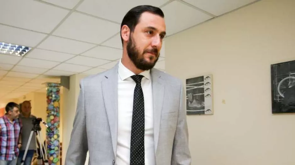 Καταδικάζει την επίθεση στη σχολή του Ολυμπιακού στη Θεσσαλονίκη