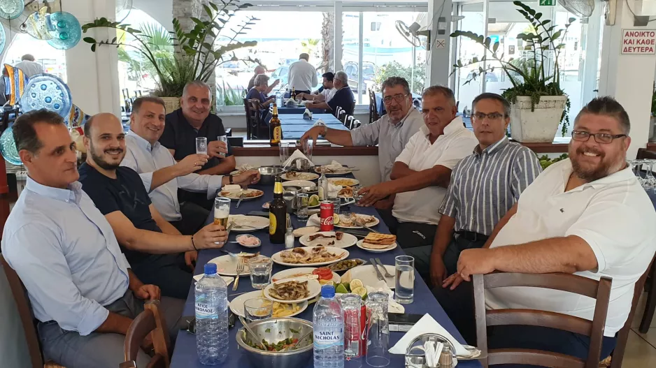 ΔΕΞΙΩΣΗ Αλκής/ Φαγητό, κουβεντούλα και... αισιοδοξία!