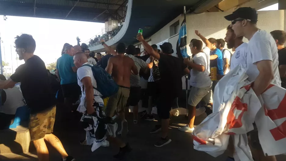 (ΒΙΝΤΕΟ kerkida) "ΝΤΟΥ" οι φυγάδες στο φιλικό!