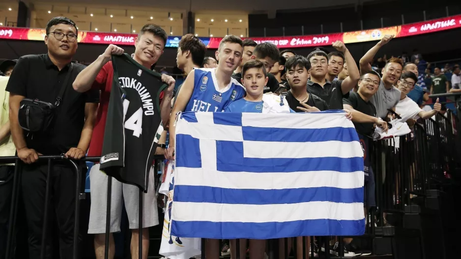 Ο Γιάννης που κατέκτησε την Ασία και οι Κινέζοι… Έλληνες υπήκοοι!