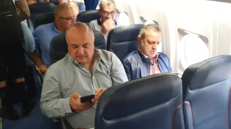 ΜΕΣΑ από το αεροπλάνο