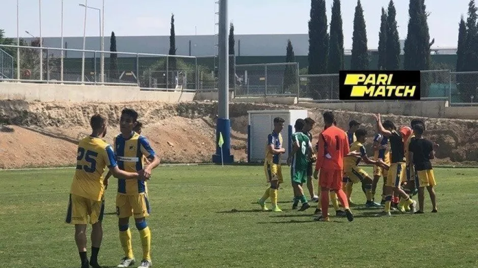 ΓΑΛΑΖΟΚΙΤΡΙΝΟ το "αιώνιο" στο Κ17