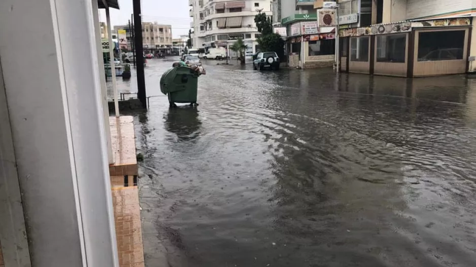 Κακοκαιρία στη Λάρνακα - Κλειστοί κεντρικοί δρόμοι