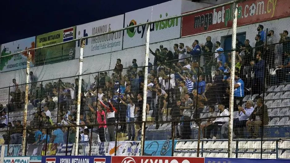 Ζητούν ΔΙΠΛΟ στο Παπαδόπουλος/"Ψυχή και λαρύγγια!"