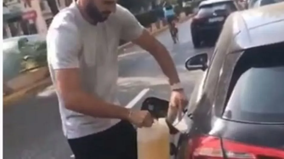 Ο Μάνταλος πήγε βενζίνη στον Ολιβέϊρα (βίντεο)