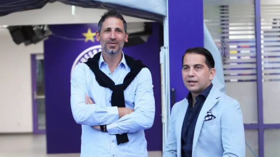 Επαφές... κάτω από μυστικότητα