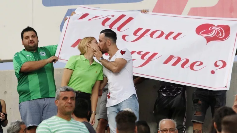 Είπε το «ΝΑΙ» μπροστά στον πράσινο Λαό 