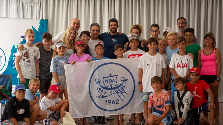 Ο Κοντίδης δίπλα στα νεαρά ταλέντα της ιστιοπλοΐας (φώτος)