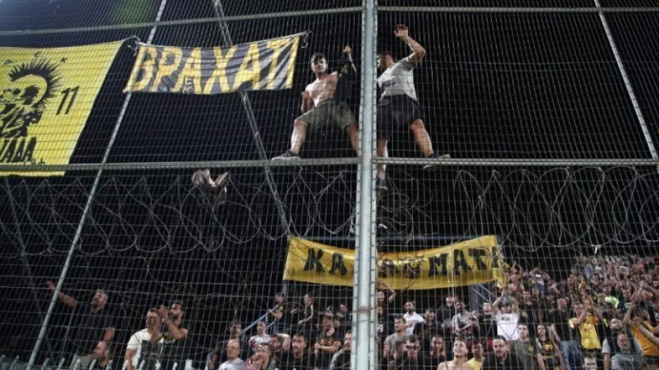 Κιτρινόμαυρη τρέλα στην Τρίπολη από 3.500 ΑΕΚτσήδες