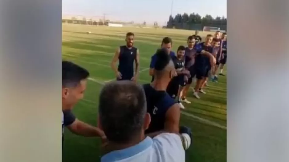 Ούτε τα γάντια...