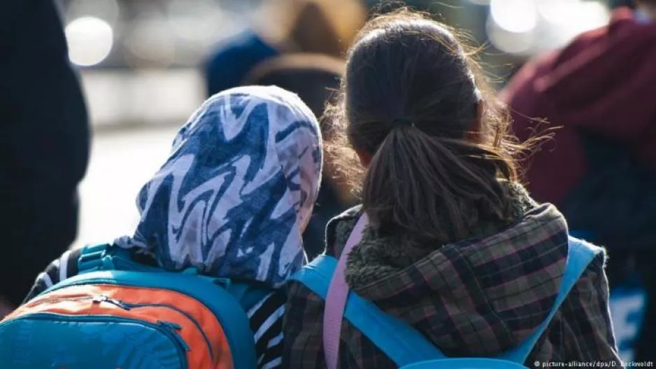 Πειθαρχική έρευνα εναντίον του Διευθυντή που εκδίωξε μαθήτρια με μαντήλα