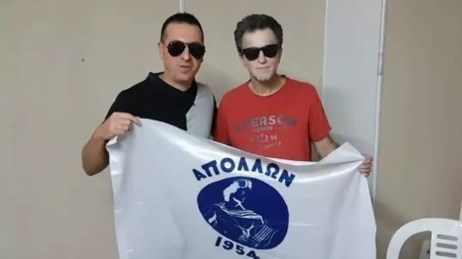 ΜΠΙΓΑΛΗΣ/ "Του Αιγαίου τα blues" με σημαία Απόλλων και "Μπλε Θεό" (βίντεο)