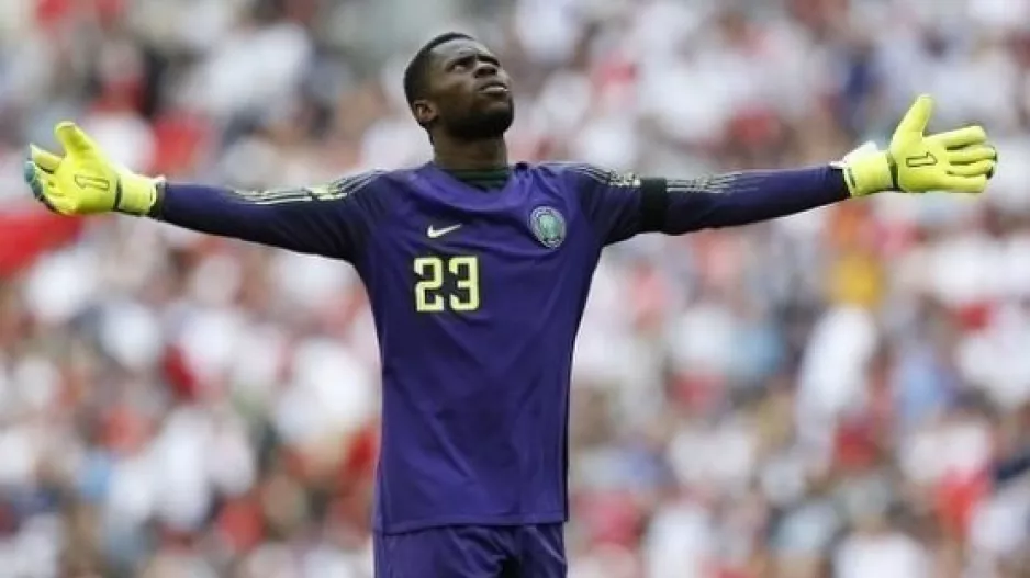 Αποθεώνει Ουζόχο!