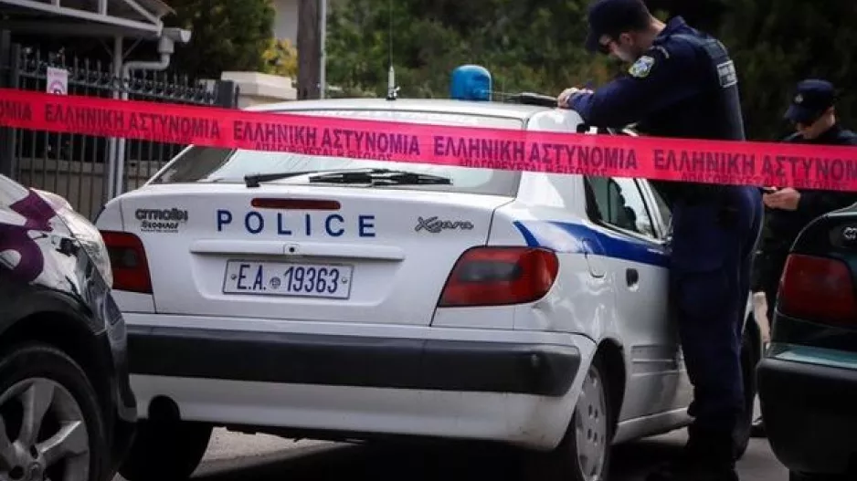 Έκρηξη εμπρηστικού μηχανισμού έξω από την πολυκατοικία αξιωματικού της Αθλητικής Βίας
