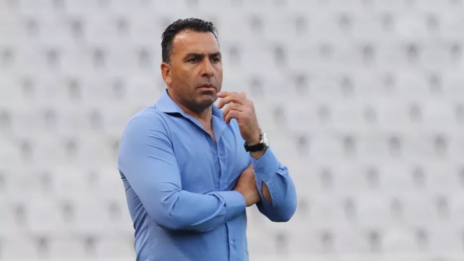 Ο Σωφρόνης "κοιτάζει" τον πάγκο της Εθνικής