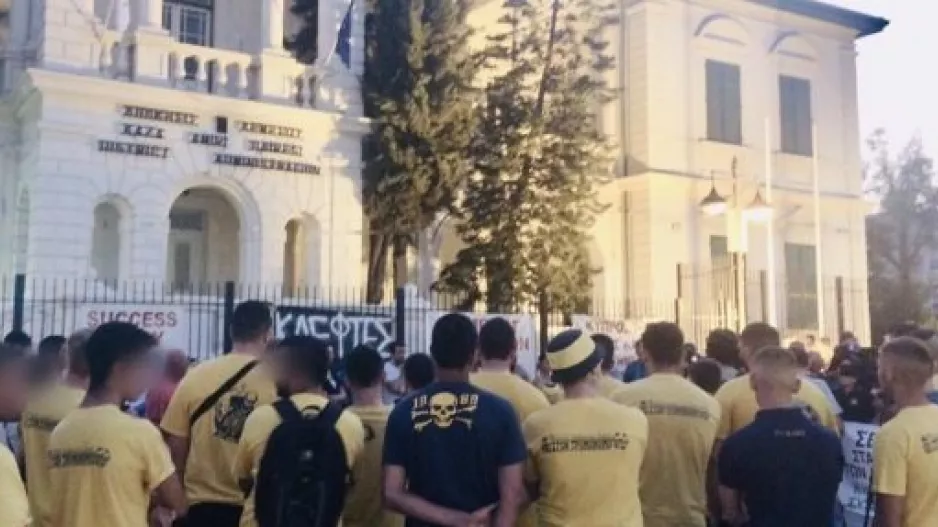 Οργανωμένοι ΑΕΛ/Πήγαν στη διαμαρτυρία (φώτο)