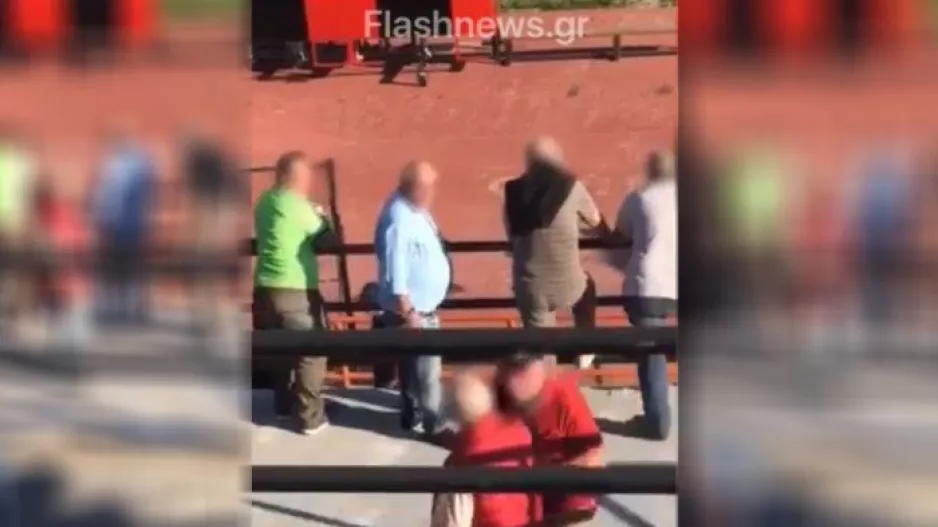 Καρέ-καρέ η τραγωδία με τον νεκρό φίλαθλο στην Ελλάδα (βίντεο)