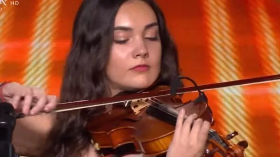 SUPER η 16χρονη Ειρήνη!