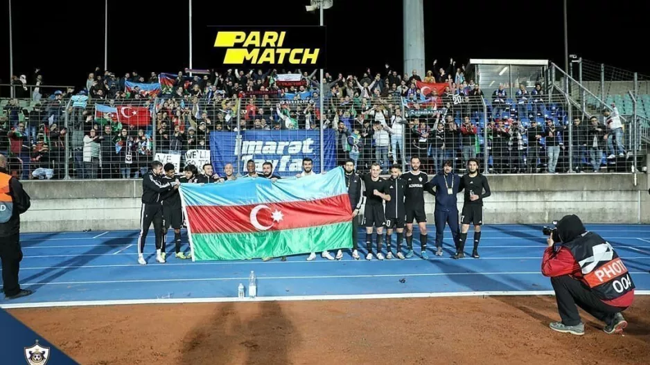 Καλημέρα με σημαίες Αζερμπαϊτζάν και... τουρκίας