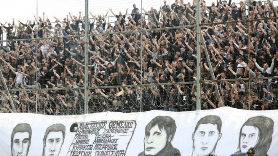 Με μαύρα μπλουζάκια ο ΠΑΟΚ τίμησε τους «αθάνατους» των Τεμπών (Φώτος)