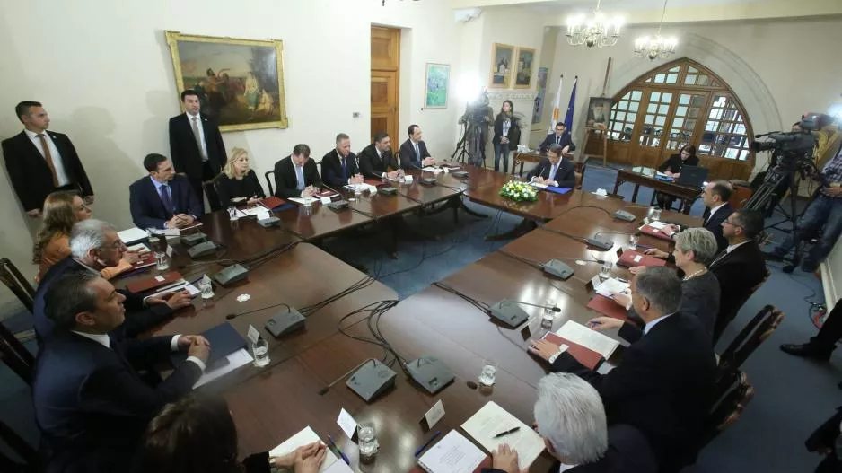 Οι υπουργοί παίζουν ποδόσφαιρο!