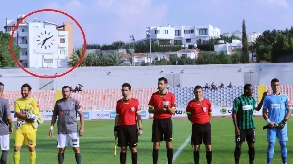 Εκεί... κολλημένο στις 07:10/19:10