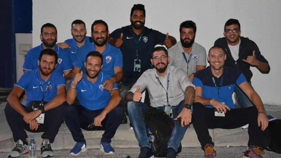 Τα παιδιά... πίσω από την κουρτίνα/ΑΝΟ