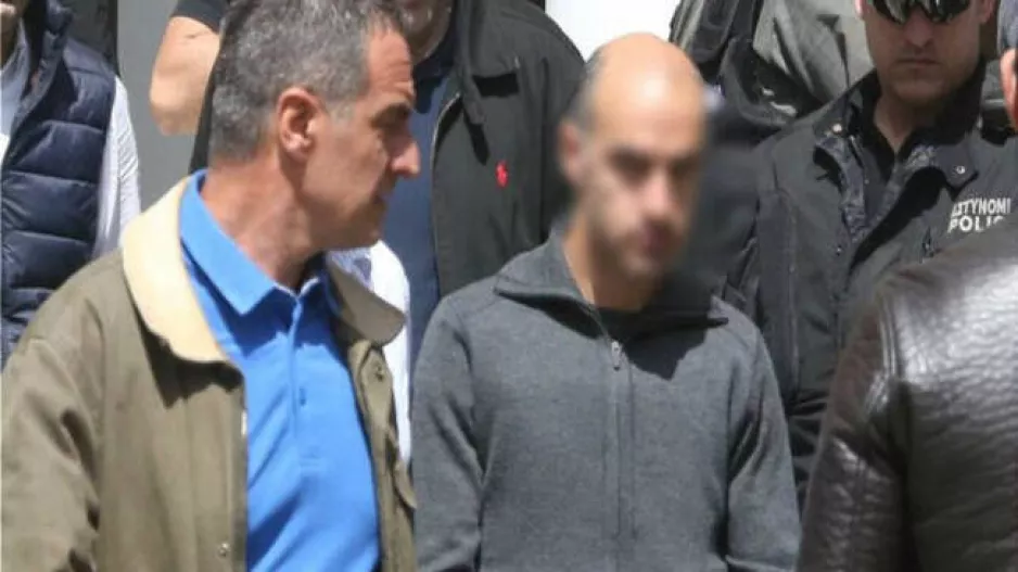 (UPD) Βαλίτσες έξω από το σπίτι του Μεταξά