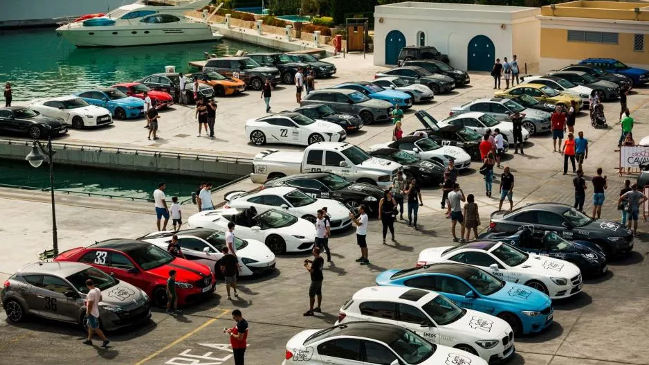 Γεμίζουν οι δρόμοι με Supercars! 