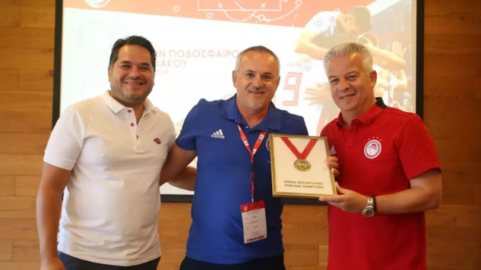 Ο Ολυμπιακός Πειραιώς βράβευσε τις Σχολές Κύπρου