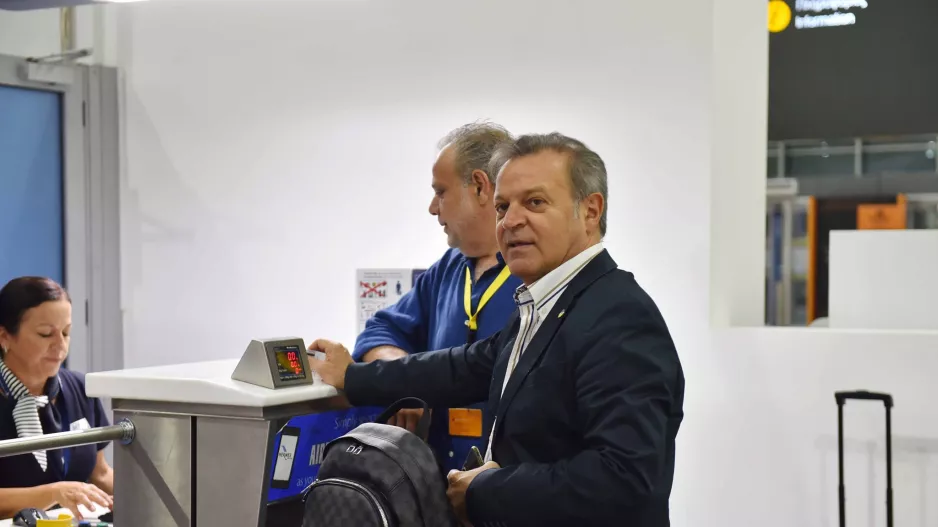 Τους έψαχνε 