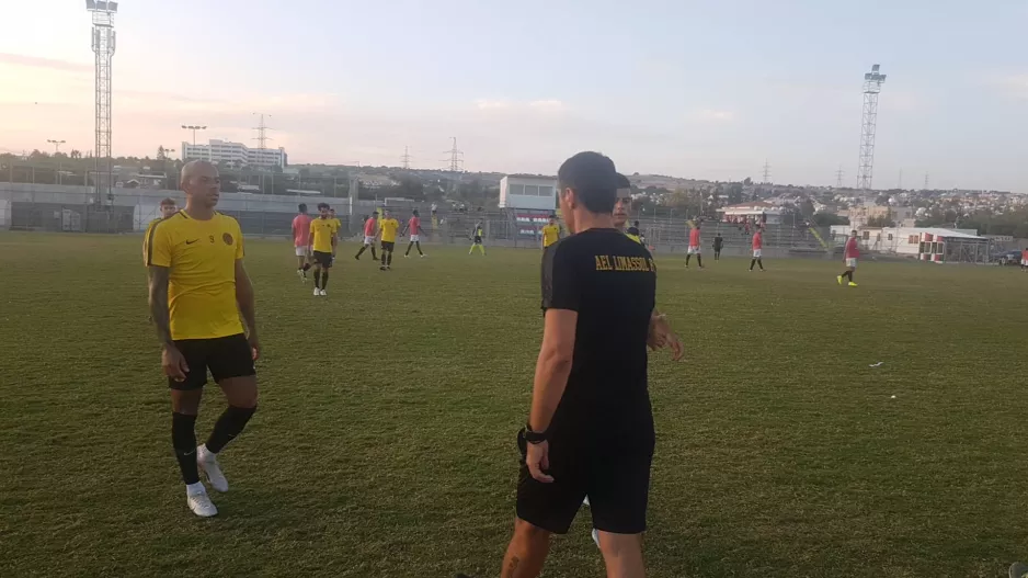 (ΦΩΤΟΣ) ΕΞΑΡΑ η ΑΕΛ! 
