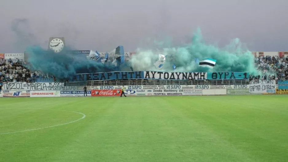 Σεπτέμβριος 2010/Το... θρυλικό πανί της Θύρα 1