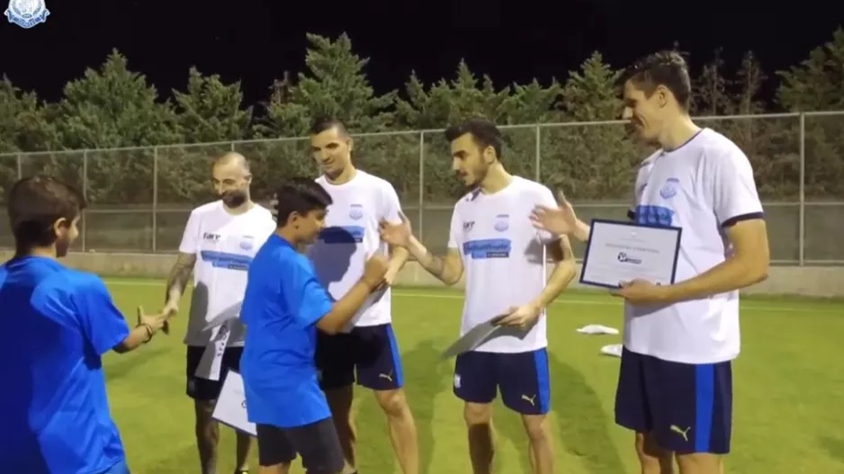 Απόλλων/ΠΑΝΕΜΟΡΦΟ βίντεο με την ομάδα προσφύγων