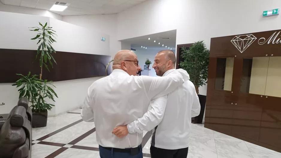 Αγκαλιασμένοι Κούμας και Παπουλής! (φώτος)