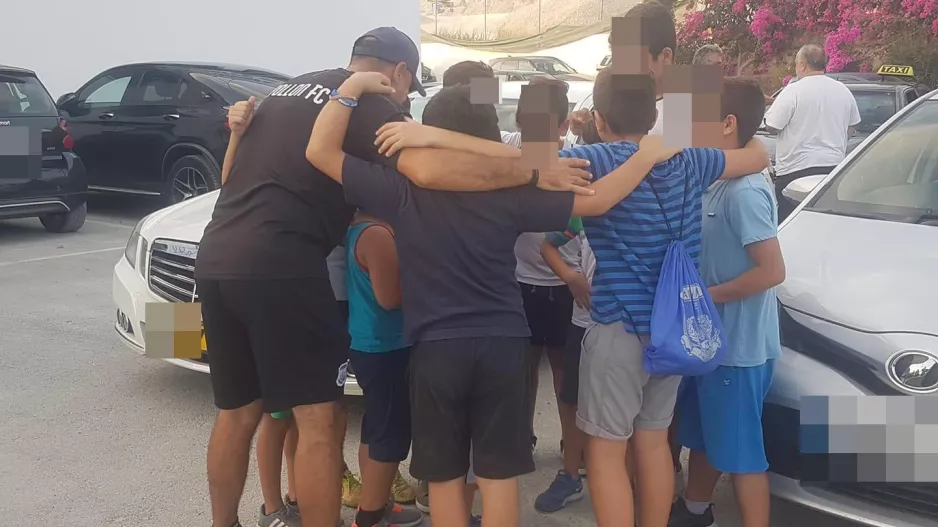 ΑΞΙΕΠΑΙΝΗ πράξη/ Στο Κολόσσι η ομάδα προσφύγων που δημιούργησε ο Απόλλωνας! (Φώτος)