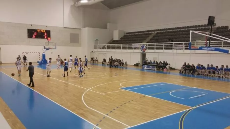 Ομόνοια: Με μια… βαλίτσα στο χέρι