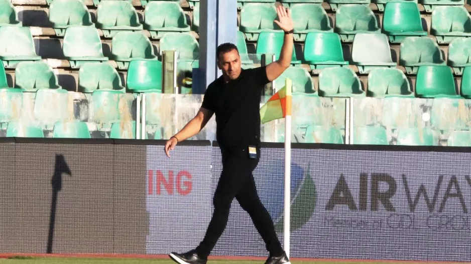 ΣΩΦΡΟΝΗΣ/Χειροκρότημα και στον πάγκο με Κονναφή