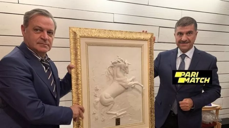 Δείπνο από ΑΖΕΡΟΥΣ σε ΑΠΟΕΛ