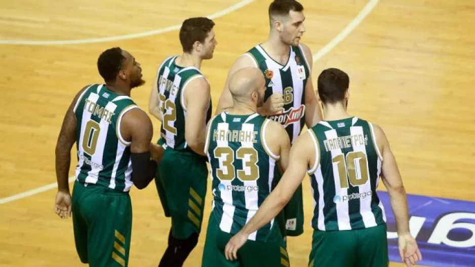 Στην Ελλάδα παίζει μόνος του!