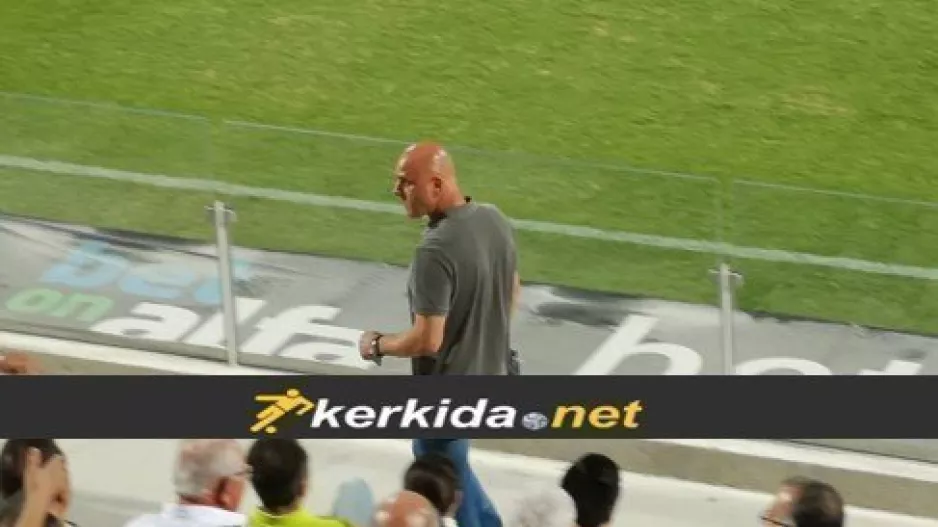 "ΑΡΕΝΑ" ο Τιμούρ/ Η χειραψία που... ξεχώρισε (Φώτος)
