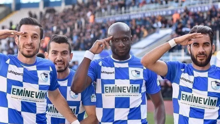 ΠΟΤΕ/ Ο στρατιωτικός πανηγυρισμός που ΔΕΝ τον τιμάει...